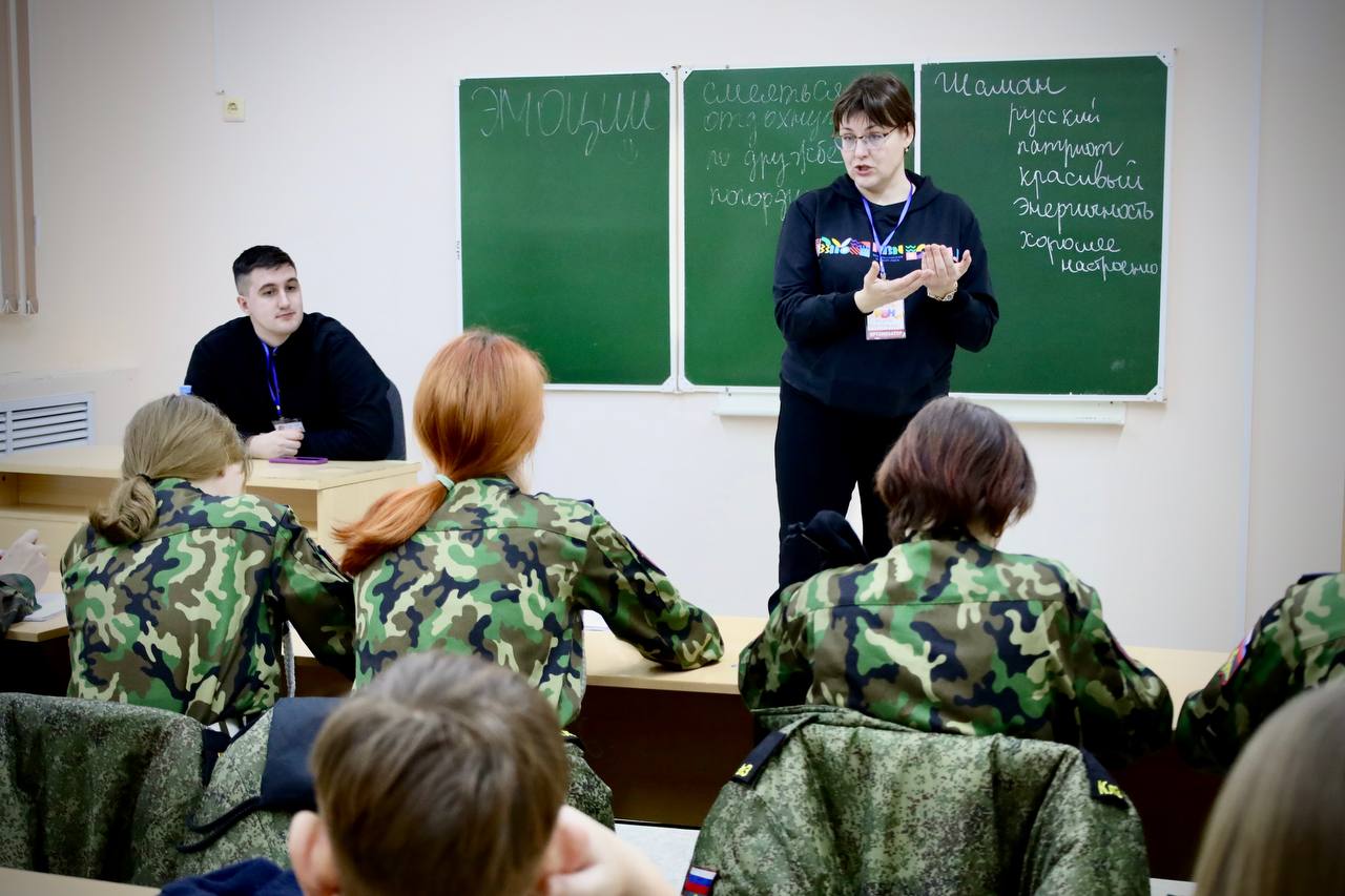 В Кузбассе стартовала первая областная профильная смена для активистов патриотических объединений «Всекузбасская юнармейская лига КВН»