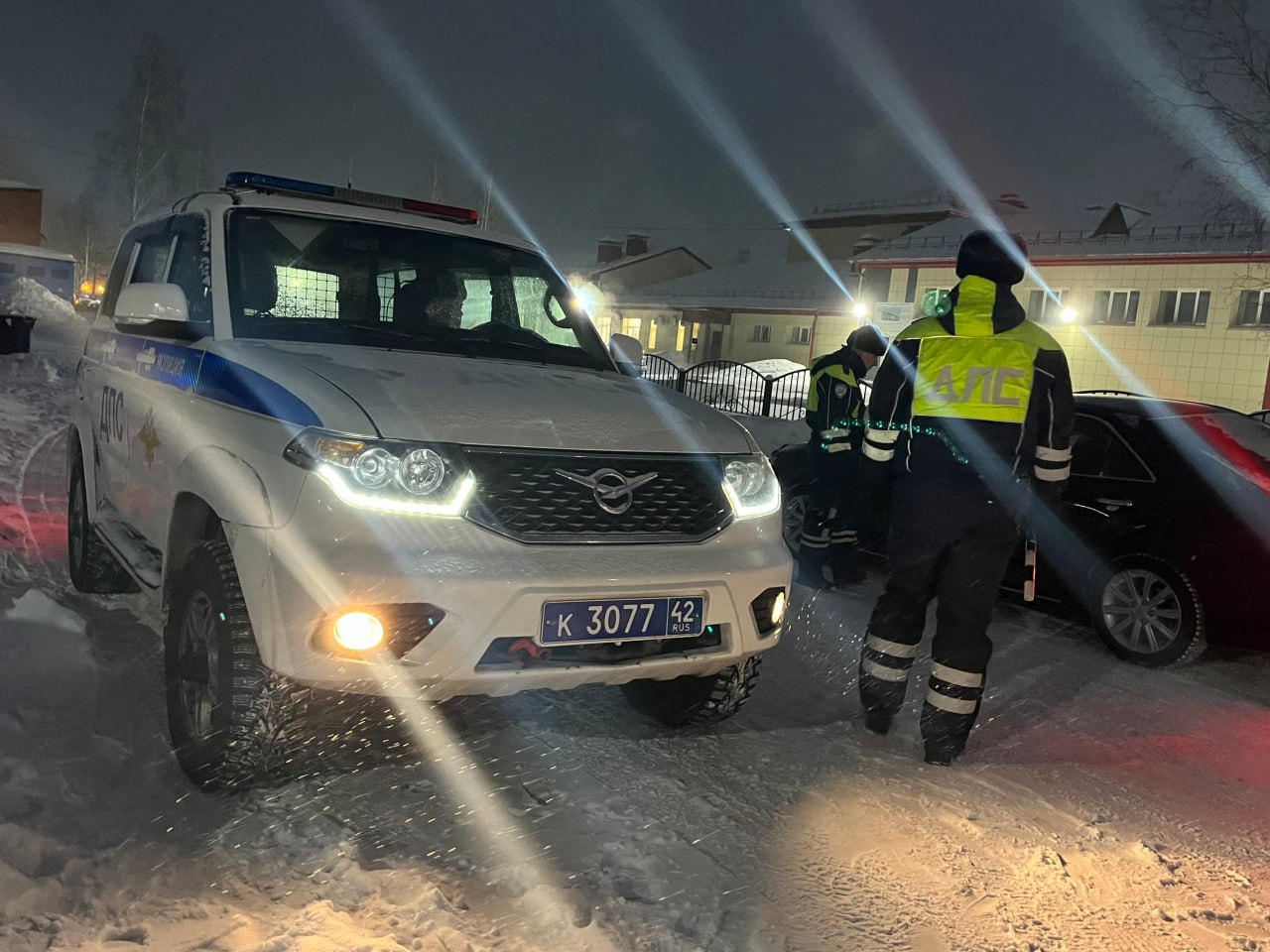 Междуреченские сотрудники Госавтоинспекции провели акцию «Пристегни самое дорогое»